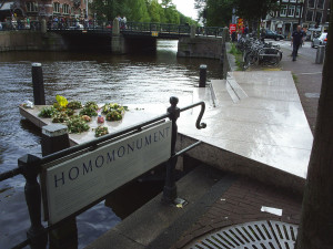 Illustratie Homomonument Amsterdam - almost daily people put flowers there
